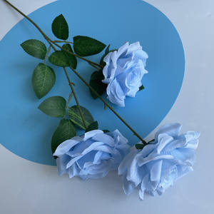 M1009 Vente en gros Décoration de fond de scène de mariage Bouquets de roses en soie blanches et rouges Fleurs artificielles roses à 3 têtes - Product Image 5