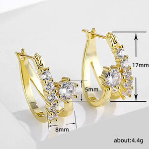 Orecchini a Cerchio E2378 in Oro con Zirconi Rotondi Incastonati, Gioielli Classici da Donna per Uso Quotidiano - Product Image 5