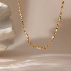 Collier Classique pour Femme en Chaîne Dorée, Étanche, Plaqué Or 18 carats, en Acier Inoxydable, Chaînes Marinier Tendance avec Pierres Brillantes - Product Image 4