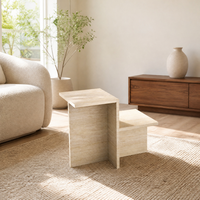 Table basse en bois artisanale super élégante avec un style rustique de ferme