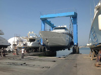 Grue de levage de bateaux pour chantier naval/club nautique, capacité 50 tonnes, 60 tonnes, 300 tonnes, 1000 tonnes, à vendre