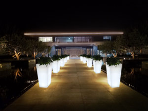 Maceta de jardín con LED que brilla intensamente para balcón Patio impermeable florero de flores artificiales jardineras de salón muebles de iluminación al aire libre - Product Image 3
