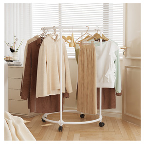 Perchero plegable de acero al carbono con ruedas para ropa, organizador de armario para dormitorio u hotel, disponible en EE. UU. - Product Image 5