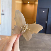 Pince à cheveux mate givrée avec papillon transparent éthéré et demi-nœud, pince à cheveux d'été