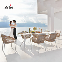 Meubles de patio en rotin de luxe Artie, meubles de restaurant en plein air, ensemble de salle à manger de jardin en plein air, table et chaises d'extérieur