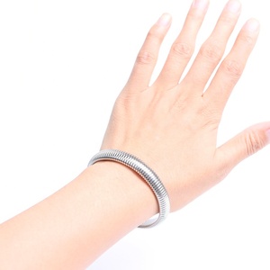 Braccialetto elastico di moda in acciaio inossidabile classico con motivo a catena a forma di osso di <span class=keywords><strong>serpente</strong></span> - Product Image 3