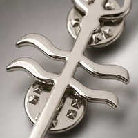 Épinglette en émail personnalisée Dark Myth Street Hobby, finition argent mat, motif Trident, gravée sur mesure, vente en gros, fabricant OEM en vrac
