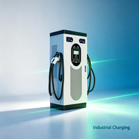 Chargeur mural robuste pour véhicules électriques de 70 kW avec optimisation de la charge de crête pour les parcs d'activités commerciales