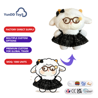 Porte-clés personnalisé en peluche de mouton, adorable agneau en peluche avec illustration dessinée sur mesure et tenue élégante pour la décoration de sac