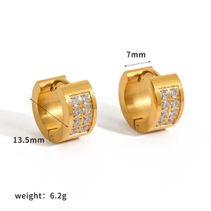 Boucles d'oreilles clipsables en acier inoxydable plaqué or en forme de C avec incrustation de zircon pour bijoux de mode de soirée - Product Image 4