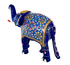 Figura de elefante de metal con trompa levantada, en pose de la suerte, pintada estilo Rajasthani, con esmalte Meenakari, hecha a mano. - Product Image 3