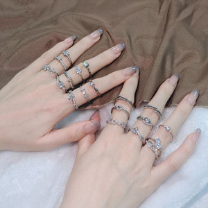 Bagues de luxe en diamant plaqué rhodium <span class=keywords><strong>Halo</strong></span> CZ Design de qualité durable Ensemble de bagues de fiançailles en argent sterling 925 - Product Image 6