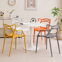 Chaise de salle à manger en plastique de haute qualité, style moderne, pour la maison, le bureau, les mariages, la salle de sport, l'extérieur - Fonctionnalité d'empilage