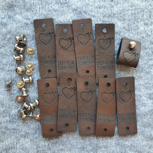 מותאם אישית לוגו עור מפוצל בגדי תוויות Diy מלאכות תוויות עם מתכת מסמרות - Product Image 4