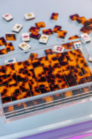 Juego de Mahjong Portátil de Acrílico Ecológico Plegable de Lujo de 160 Piezas con Diseño de Concha de Tortuga Personalizado de Primera Calidad, Estilo Oriental y Occidental