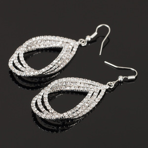 Boucles d'oreilles tendance transfrontalières en strass avec chaîne à griffes, pour femmes, pour scène et soirée, motif goutte d'eau, plaqué argent antique - Product Image 2