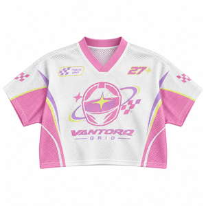 Camiseta deportiva para mujer con cuello en V, cuello acanalado en contraste, tejido de malla, gráfico de casco personalizado por sublimación, top corto - Product Image 3