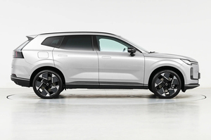 <span class=keywords><strong>XC70</strong></span> Híbrido 2025 4WD Deluxe, SUV Grande, Automático de 8 Velocidades, 1.5T Híbrido de Alto Rendimiento, Interior Oscuro, Seguro y Lujoso, Neumáticos R21, 5 Plazas - Product Image 4