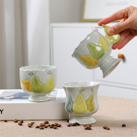 Mug à café en céramique avec poignée en forme de fruit 3D, motif poire et pomme peint à la main, bord ondulé moucheté, vente en gros, personnalisable