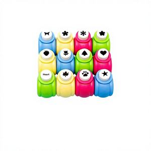 Juego <span class=keywords><strong>de</strong></span> 12 Perforadoras <span class=keywords><strong>de</strong></span> Papel con Formas para Niños - Estrella, Mariposa, Hoja, <span class=keywords><strong>Árbol</strong></span> <span class=keywords><strong>de</strong></span> Navidad, Corazón - Suministros para Scrapbooking y Arte <span class=keywords><strong>de</strong></span> Uñas - Product Image 1