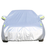 Housse de voiture imperméable, protégée contre les UV, en tissu épais avec des matériaux Oxford, plastique et PE pour une utilisation en extérieur