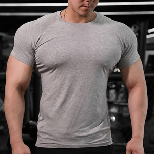Camiseta Negra de Manga Raglán para Hombre Lara Star, Cuello Redondo, Corte Regular, Transpirable, Estampado Jersey, Estilo Casual - Product Image 1