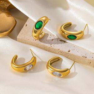 Orecchini a cerchio a forma di C da donna <span class=keywords><strong>gioielli</strong></span> alla moda in oro 18K PVD 316 acciaio inossidabile bianco/verde zircone e pietra perla - Product Image 2