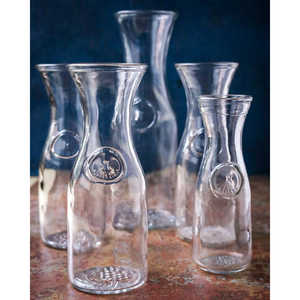 Juego de Tres Elegantes Botellas de Vino de Cristal, Juego de Servicio de Bebidas Premium - Product Image 1