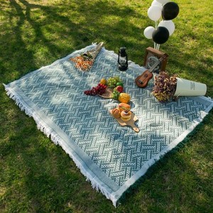 Gran oferta, sofá de dibujos animados portátil personalizado, borlas, 130*160cm, <span class=keywords><strong>tapiz</strong></span> tejido para niños adultos, manta de Picnic - Product Image 1