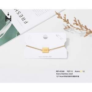 Bracelet manchette unisexe en acier inoxydable plaqué or Angelina avec pendentif lettre I – Bijou tendance, idée cadeau - Product Image 3