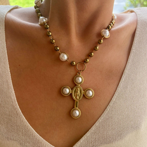 Collier pour femmes YF8259, tendance automne-hiver, croix incrustée de perles rondes, plaqué or 18 carats, acier inoxydable imperméable - Product Image 5