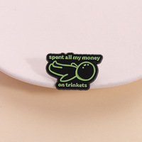 Lapel Pin penggemar huruf inggris saya membelanjakan semua uang saya pada aksesori pernak-pernik besi lembut Enamel Pin kerah