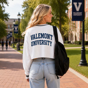 Sudadera Corta Personalizada para Mujer, Estilo Universitario, Cuello en V, Sudadera Corta para Día de Juego, Sudadera Retro para Día de Juego - Product Image 2
