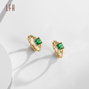 Boucles d'oreilles en or massif de forme carrée, boucles d'oreilles créoles en or 18 carats avec zircone cubique verte, boucles d'oreilles en or 18 carats véritable et pur - Product Image 3