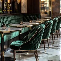 Ensemble de meubles de restaurant et d'hôtel de luxe Ron Group, chaise en velours vert avec cadre en métal marbré royal