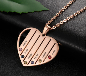 가족을 위한 사용자 정의 스테인리스 심장 디자인 새겨진 이름 목걸이 - Product Image 4