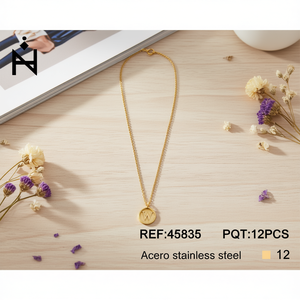 Pendentif lettre W plaqué or en acier inoxydable, collier minimaliste pour femme, bijoux fins à porter au quotidien - Product Image 3