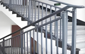 Modernes schwarzes Eisen geländer für Haus und Hotel Einfach zu installierende Glas handläufe und Aluminium balustrade für Balkon <span class=keywords><strong>5</strong></span> Jahre alt - Product Image 4