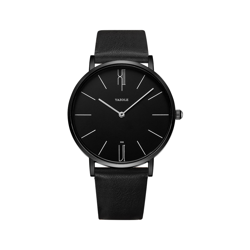 Boîtier noir, cadran noir, bracelet noir.