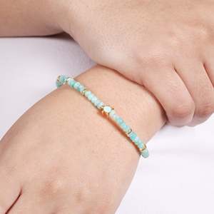 Pulsera Elástica de Amazonita con Cuentas de Tortuga y Esmalte Azul, Bañada en Oro, Diseño Lindo y Moderno, Hecha en India - Product Image 1
