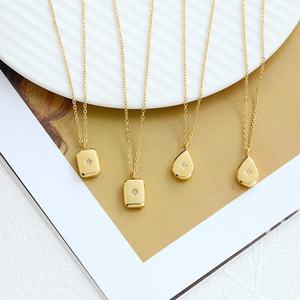 Collier en acier inoxydable plaqué or PVD anti-allergique tendance 2024 pour femmes, vente en gros - Product Image 5