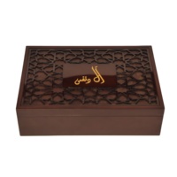 Boîte à chocolat en bois creux gravée au laser avec doublure en velours, logo personnalisé, couvercle à charnière pour l'emballage de desserts du Ramadan et de l'Aïd au Moyen-Orient