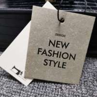 Fabricant chinois d'étiquettes suspendues personnalisées, étiquettes suspendues de haute qualité en papier spécial pour vêtements