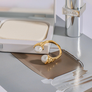 แหวนมุก ทอง 18k ขอบสแตนเลสทรงเรขาคณิต สำหรับทุกเพศ ใส่ได้ทุกวัน - Product Image 3