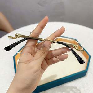 Gafas de Sol Cuadradas Sin Montura con Lentes Degradados de Corte Irregular y Patillas de Aleación UV400 para Hombre y Mujer, Moda 2025 - Product Image 5