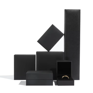 Boîte à bijoux multi-tailles en gros, boîte en carton haut de gamme à couvercle rabattable pour bagues et boucles d'oreilles avec logo personnalisé - Product Image 3