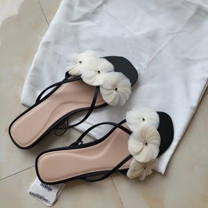 Niche Franse Bloemenslip-On Sandalen Voor Dames Zomer Outdoor Veelzijdige Platte Casual Strandsandalen Modetrend Laat De Voeten Eruit Zien - Product Image 1