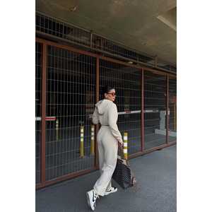 Conjunto Deportivo Farhi Beige con Cordones, Diseño Personalizado, Cómodo y Transpirable para Correr o Gimnasio - Pedido Mínimo 2 Piezas - Product Image 1