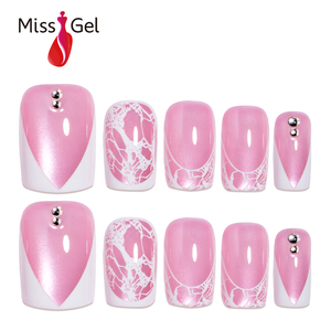 Miss Gel 32PCS <span class=keywords><strong>Uñas</strong></span> Postizas de Gel Rosa Ojo de Gato V-French, <span class=keywords><strong>Cortas</strong></span>, Cuadradas y Ovaladas, con Patrón de Encaje Blanco, Puntas de <span class=keywords><strong>Uñas</strong></span> de Plástico ABS <span class=keywords><strong>para</strong></span> Uso Decorativo - Product Image 1
