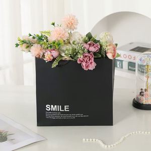 Bolsa de Regalo de Papel Blanco Ecológica Chengrui con Asa de Parche, Color Personalizado, para el Día de San Valentín - Product Image 4